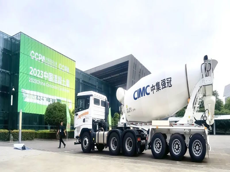 中集強冠大秦系列電動上裝攪拌半掛車閃耀2023中國混凝土展！